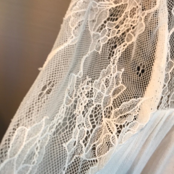 SOLD-Buckle Gimmicks top - Picture 4 of 4